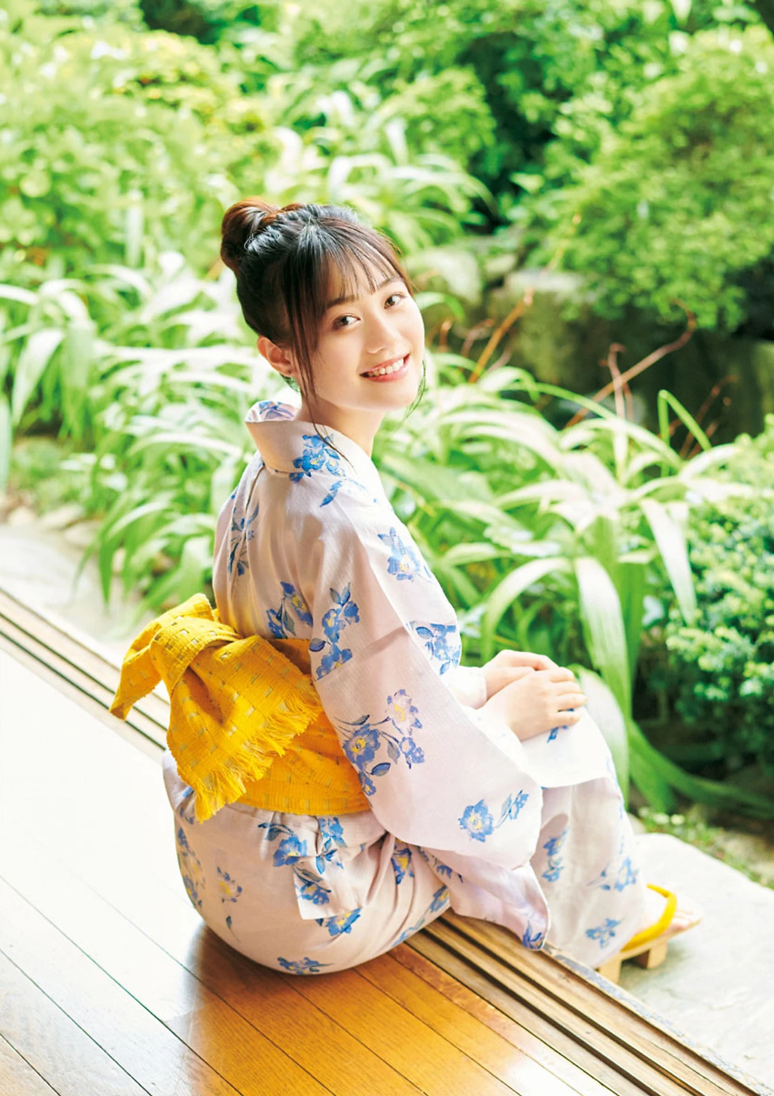 伊藤美来 夏日感十足的模样....甜甜一笑好迷人